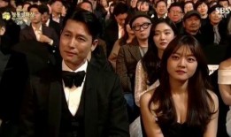 颁奖典礼记者爆料视频播放,记者爆料视频揭秘精彩瞬间