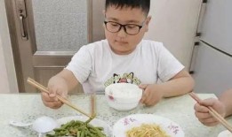天津配餐爆料小哥视频,幕后配餐真相大曝光