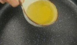 抖音网红吃一口瓜,瓜香四溢引网友热议