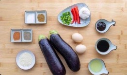 抖音网红吃一口瓜,瓜香四溢引网友热议