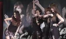 颁奖典礼记者爆料视频播放,记者爆料视频揭秘精彩瞬间